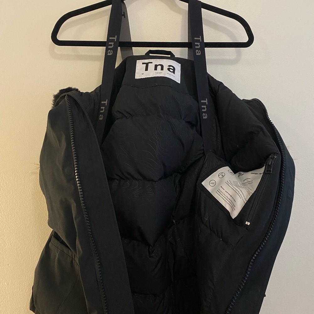 Aritzia winter parka - Picture 7 of 8